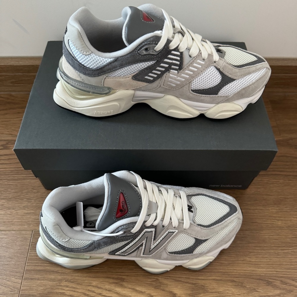 New Balance 9060 Sneakers In Grey 8.5 US - Picture 4 of 6